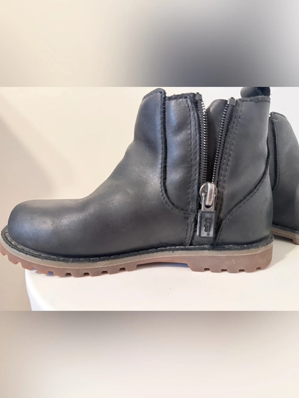 UGG Kids Black Leather Chelsea Boots